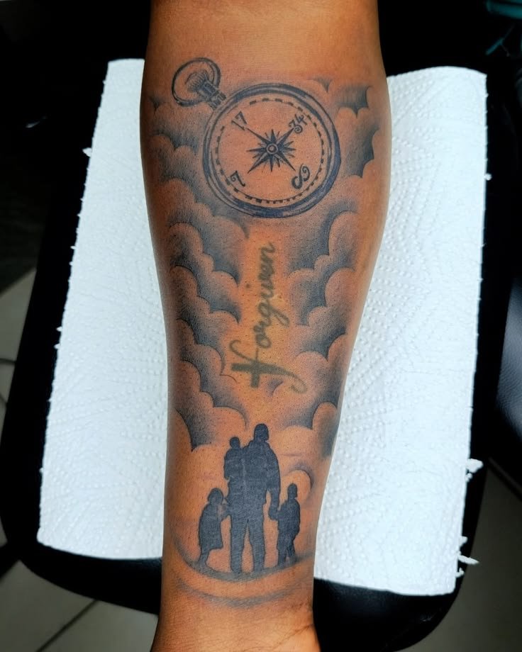 Professional tattoo artist in Lekki at work